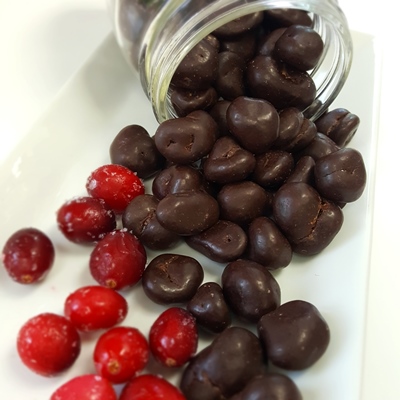 Canneberges enrobées de chocolat noir bio et Équitable