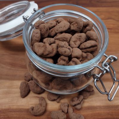 Cajou enrobé de chocolat noir